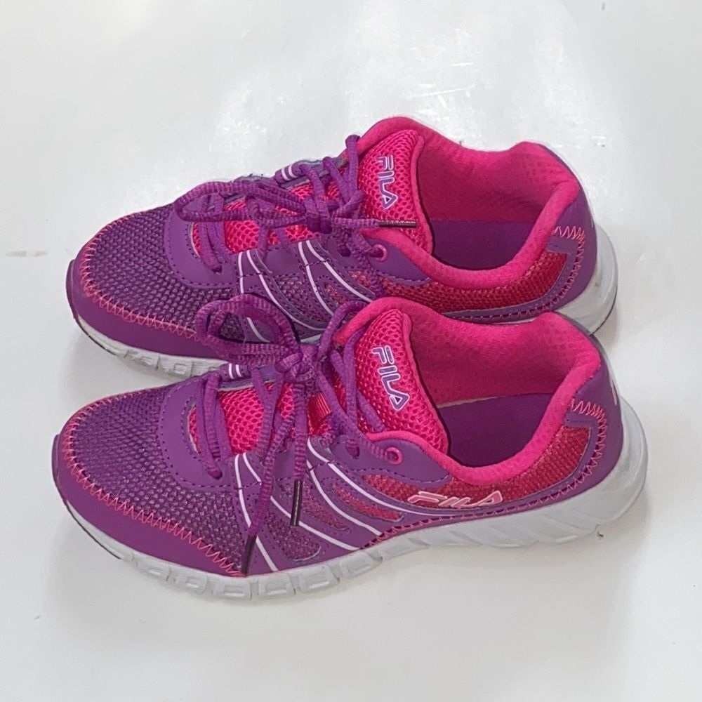 FILA Women tennis Shoes Size 4.5